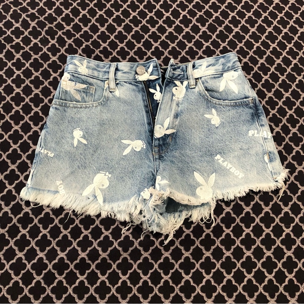 Playboy By PacSun Y2K Denim Shorty Shorts Sz 23 Light Wash All Over Print Y4